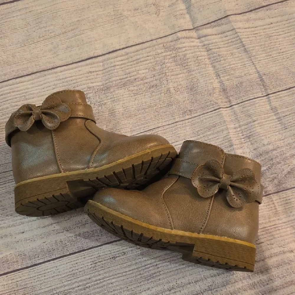 Gray Ankle Boots with Side Zipper and Buckle